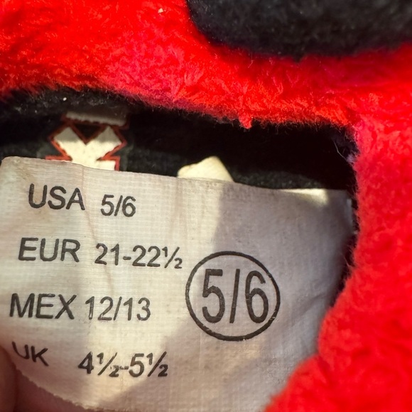 FINAL PRICE DROP-Mickey Mouse slippers unisex, little kids size 5/6, Disney - Picture 2 of 2